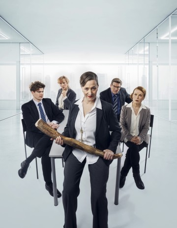 Retki Helsingin kaupunginteatteri, Let´s Play Business. Ennakkoilmoittautunut, katso maksuohje ja linja-auton aikataulu lähempänä matkaa tältä sivulta.